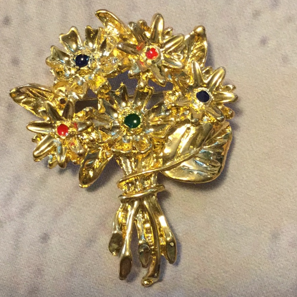 NWT Gold Bouquet of Flowers pin